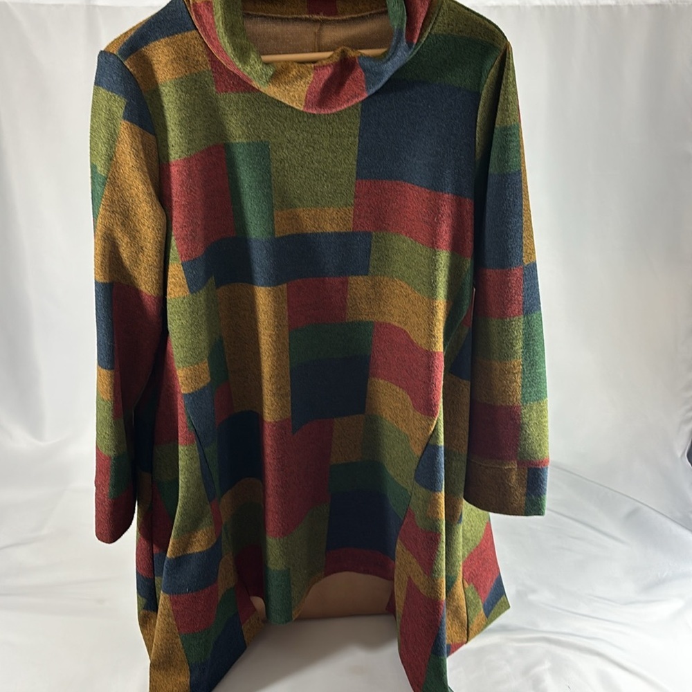 Flattering and Flowing Color Block Dress Midi - Picture 2 of 6